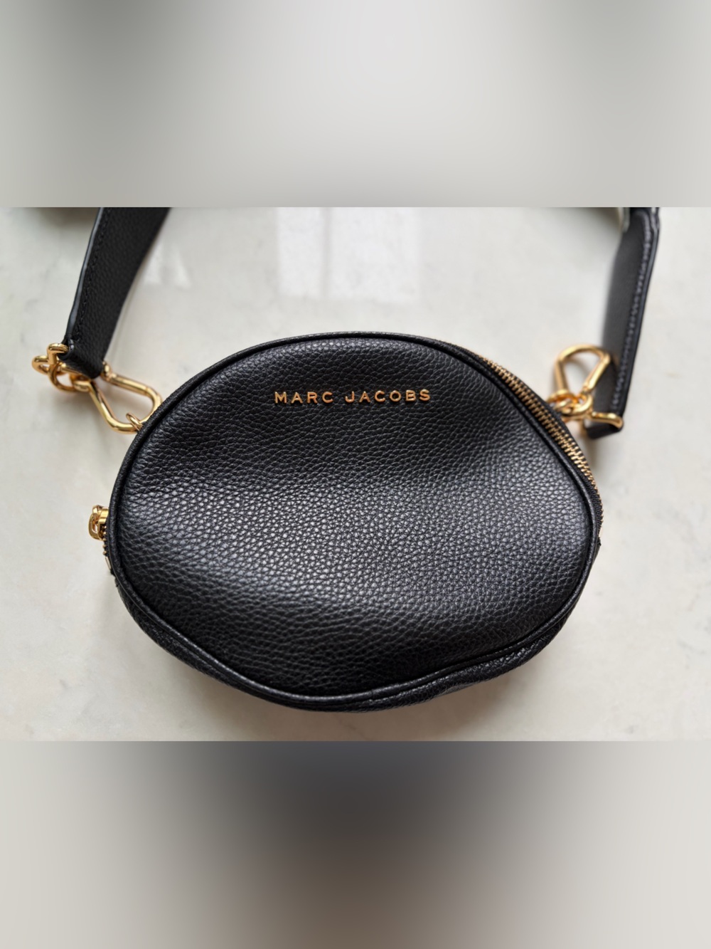 Marc Jacobs The Rewind Oval Crossbody Bag Pebbled Black Pebbled Leather - Picture 2 of 8